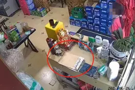 母亲私自拆开女儿档案袋，根源仍是家长不够尊重孩子的隐私图片