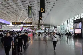 暑运期间多家航空公司新开加密在郑运营航线图片