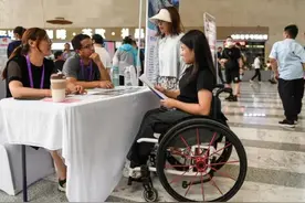 山东举行残疾人就业专场招聘会，近60家用人单位进场揽才图片