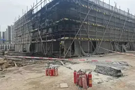 电焊作业不慎引发一在建工地起火，男子被行拘3日图片