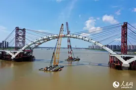 江西南昌：复兴大桥主拱合龙图片
