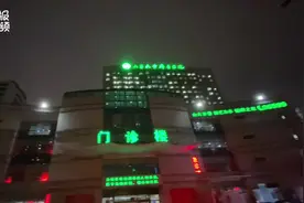 记者走进山东大学齐鲁医院(青岛)急诊科分诊台  体验急诊患者就诊第一站图片