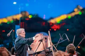 俄罗斯九旬指挥家携交响乐团登临长城音乐会 中俄艺术家联袂奏响华彩乐章图片