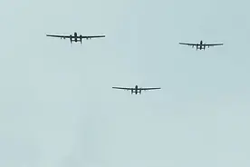 里程碑！中国大型无人机编队飞行，军事专家解读图片