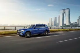 全新梅赛德斯-奔驰长轴距GLC SUV演绎“层叠时代”图片