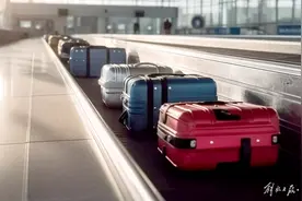 手提行李超过7公斤被收费，网友晒出机场一幕：免费托运要到头了？图片