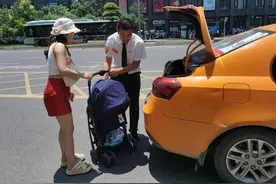 人物|轮椅患儿艰辛就医路 西安爱心司机温情陪伴近三年图片