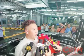 “港车北上”政策落地实施 首辆香港单牌车今晨入粤图片