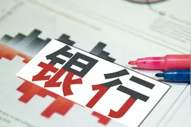 赴港开户热再起：有人七点排队等开户，金融机构8%高息揽储图片