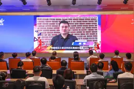 一场上海青少年篮球赛，约基奇母队来了，姚明的祝福也来了图片