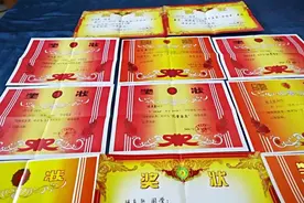 龙凤四胞胎共同圆大学梦，母亲喜极而泣视频封面