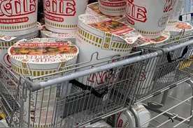 潮评丨一个泡面桶炒到500元？追求一时爆品是跑偏的生意经图片