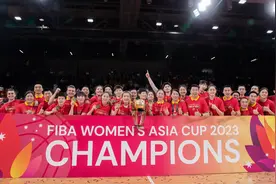 女篮亚洲杯：中国队终结日本队五连冠，时隔12年再捧冠军奖杯图片