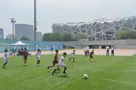 在鸟巢附场踢球  小球员感言既自豪又兴奋图片