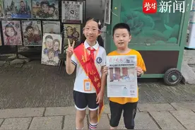 2023爱心售报 | 卖力吆喝的小报童还遇上了“洋读者”图片