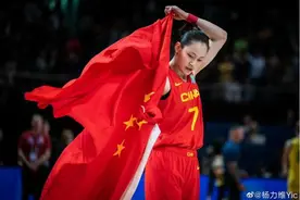 中国女篮时隔12年再夺亚洲杯冠军！超强姐妹花同台领奖图片
