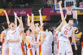 中国女篮时隔12年再夺亚洲杯冠军   “未来我们还有很多冠军要拿”图片