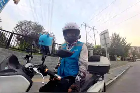 北京高温下的闪送员：一天跑两百公里，被善意感动着图片