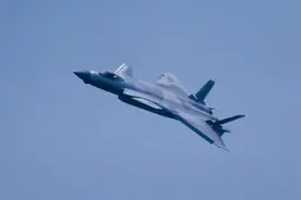 解放军“歼-20”更换新型发动机 介文汲：战机性能基本赶超美国图片