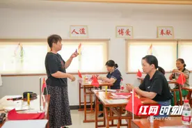 礼献“七一” 以剪纸为媒 感红色精神图片