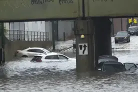 美国芝加哥遭遇罕见强降雨，局地雨量创纪录图片