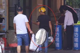 进小区要扫码填资料！柳州一外卖小哥吐槽，律师说：合法图片