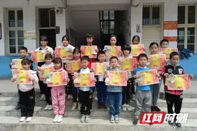 劳模谢玉辉：企业家的“村小”情缘图片