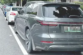 中心城区路边停车：封顶收费不便宜 免费时长不够用图片