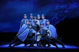 武戏精彩场面惊险，上海京剧院复排现代京剧《奇袭白虎团》图片