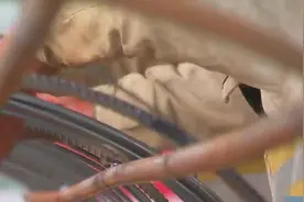 上海：到2025年工业机器人使用密度力争达每万人360台视频封面