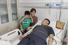 爸爸能抓坏人还能救人！湘潭一民警捐献造血干细胞，6岁儿子说他“更厉害了”图片