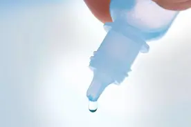 眼药水千万别滴在黑眼球上！使用眼药水，还有这些要知道→图片