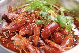 一顿小龙虾下肚，他突发休克！专家：夏季高发，已出现多例！图片