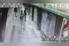 妈妈关门一刻冲上地铁 女儿站台急哭图片