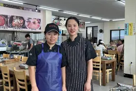 在韩国济州岛做餐饮服务员，月薪1.4万元图片