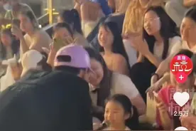 “一开口就哭了咋回事”，今天杭州小女孩的歌声火上热榜图片