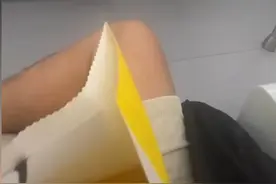 男子猛踹地铁门？大连警方最新回应图片