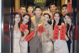 雷蒙妻子晒婚礼照：人生最重要的时刻 亲人相迎&爱人相伴 足矣！图片