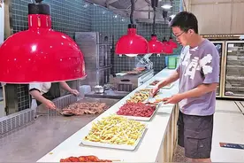 自助餐消费:拿取之间 “光盘”有道图片