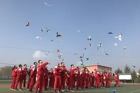 90后老师和学生一起成长图片