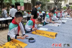 广州20多名学生书法作品赴台北参展交流图片