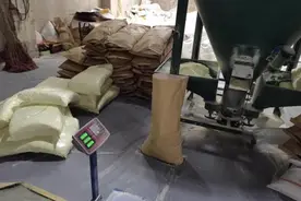 品牌奶粉里掺入玉米糊精，造假者却辩称“无毒无害”……图片