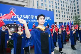 西安交通大学校长用“新时代”“新赛道”“新征程”三个关键词寄语2023届研究生毕业生图片