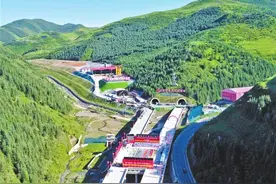 甘肃最长公路隧道木寨岭特长隧道全线贯通图片