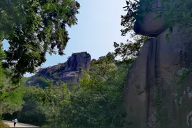 日照九仙山风景区，山峰耸立植被苍翠图片