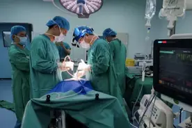 两次截骨，150度“折叠人”在青大附院开启直立人生图片