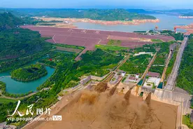 河南济源：黄河小浪底排沙 场面壮观图片