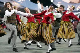 （国际）拉脱维亚举办大型团体舞蹈表演活动图片