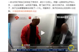 偶像来了！3岁娃反锁家中获救后向民警敬礼图片