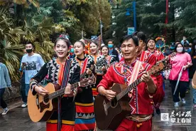 白天泼水狂欢、夜间火把打跳……云南民族村暑期活动精彩纷呈图片